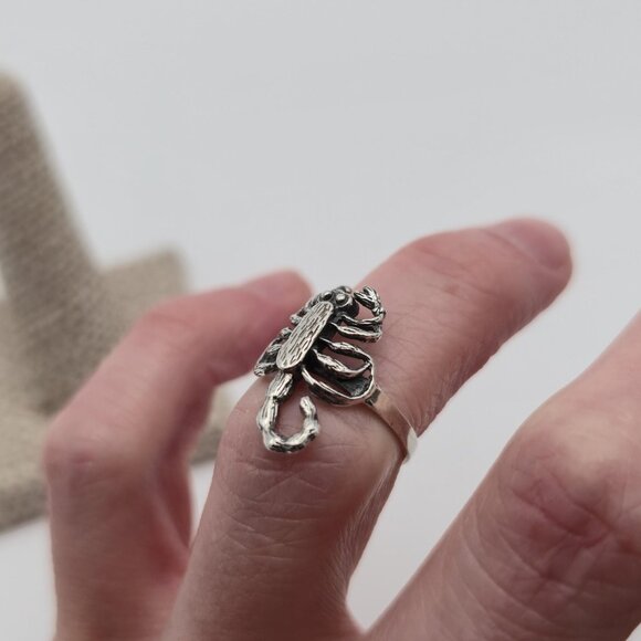 Size 5.75 Sterling Silver Quality Scorpion Band Ring A4193 - Picture 4 of 8